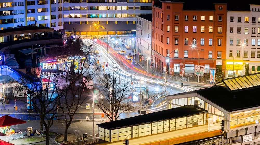 Die Polizeiwache am Kottbusser Tor in Berlin-Kreuzberg. (Archivbild) / Foto: Christoph Soeder/dpa