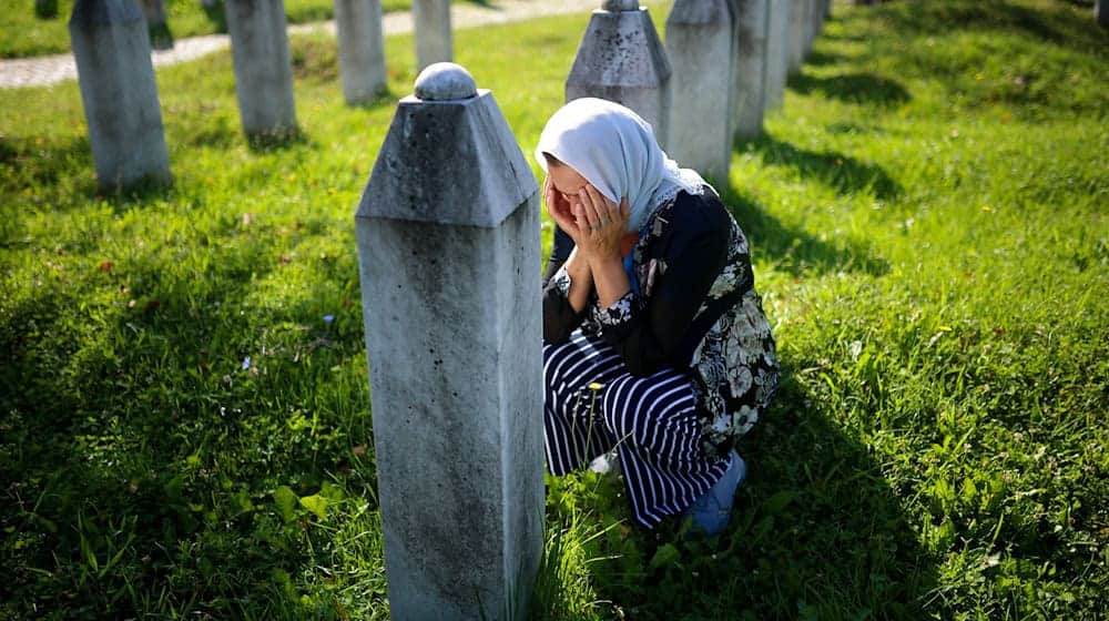 Das Massaker von Srebrenica jährt sich 2025 zum 30. Mal. (Archivbild) / Foto: Armin Durgut/AP/dpa