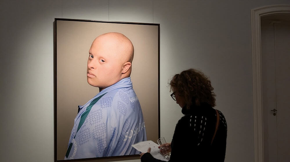 Mit der Ausstellung «Drei, zwei, eins - Athlet*innen mit Trisomie 21» werden die Special Olympics World Games offiziell beendet. / Foto: Thomas Flehmer/dpa