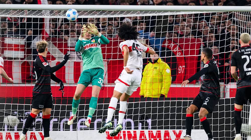  Stuttgarts Torwart Alexander Nübel sieht beim 0:1 nicht gut aus.  / Foto: Tom Weller/dpa