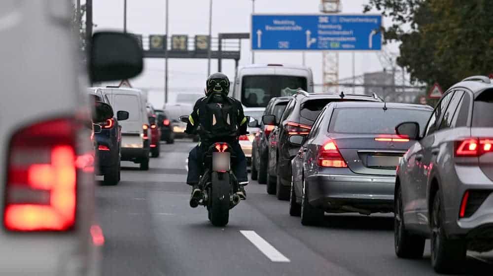 In Berlin werden vor Ferienbeginn volle Straßen erwartet. (Archivbild)  / Foto: Soeren Stache/dpa