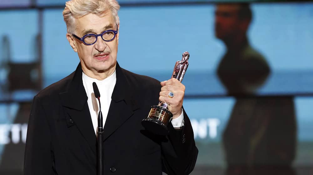 Wim Wenders wurde für sein Lebenswerk geehrt. / Foto: Michael Buholzer/KEYSTONE/dpa