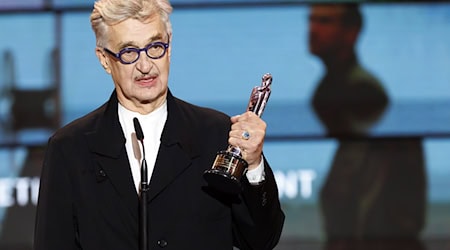 Wim Wenders wurde für sein Lebenswerk geehrt. / Foto: Michael Buholzer/KEYSTONE/dpa