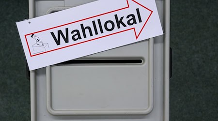 Am 23. Februar wird ein neuer Bundestag gewählt. Der Landeswahlausschuss entschied, welche Parteien mit eigenen Landeslisten in Brandenburg antreten dürfen - einige kleine Parteien haben es nicht geschafft. (Archivbild) / Foto: Patrick Pleul/dpa