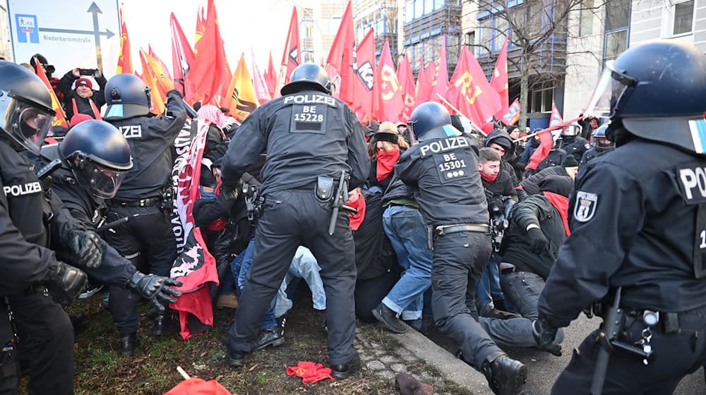 Insgesamt 31 Menschen wurden bei den Gedenkveranstaltungen am Sonntag festgenommen. (Archivbild) / Foto: Sebastian Christoph Gollnow/dpa