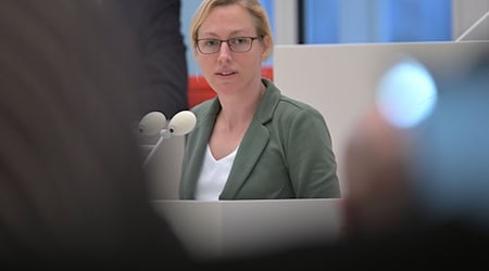 Die Brandenburger AfD-Landtagsabgeordnete Lena Kotré ist im dritten Wahlgang zum Mitglied des Richterwahlausschusses gewählt worden. / Foto: Michael Bahlo/dpa