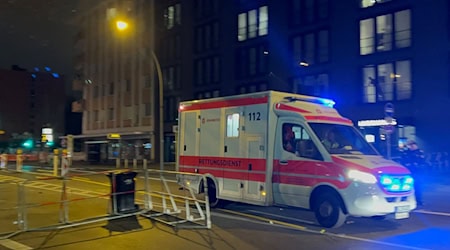 Angriff auf Sanitäter mit Feuerwerk. / Foto: Marion van der Kraats/dpa-Zentralbild/dpa