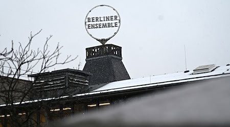 Das Berliner Ensemble sucht mit einer ungewöhnlichen Idee neue Einnahmequellen. (Archivbild) / Foto: David Hammersen/dpa