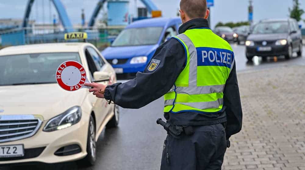 Rund 9800 unerlaubt eingereiste Menschen wurden 2024 in Brandenburg und Berlin von der Polizei festgestellt.  / Foto: Patrick Pleul/dpa