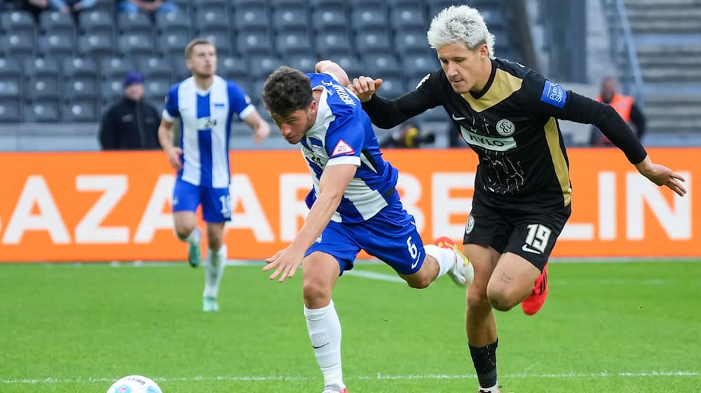 Diego Demme (l) will sich mit Hertha den Traum von der Bundesliga erfüllen. / Foto: Soeren Stache/dpa