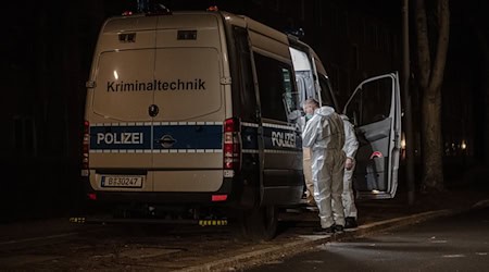 Nach ersten Ermittlungen detonierte an einem Polizeigebäude ein bislang unbekannter Gegenstand. (Symbolbild) / Foto: Paul Zinken/dpa-Zentralbild/dpa