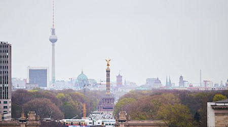 Auf teils trübes Wetter können sich die Menschen in Berlin und Brandenburg einstellen. (Symbolbild) / Foto: Annette Riedl/dpa