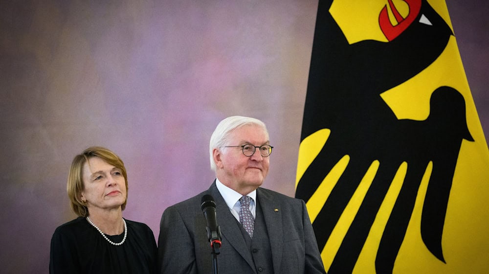 Bundespräsident Frank-Walter Steinmeier und seine Frau Elke Büdenbender erwarten rund 60 Ehrenamtliche aus allen Bundesländern. (Archivbild) / Foto: Bernd von Jutrczenka/dpa