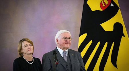 Bundespräsident Frank-Walter Steinmeier und seine Frau Elke Büdenbender erwarten rund 60 Ehrenamtliche aus allen Bundesländern. (Archivbild) / Foto: Bernd von Jutrczenka/dpa