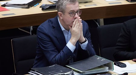 Bei seiner Vermittlertätigkeit im Fall von Konflikten im Senat hatte Finanzsenator Stefan Evers (CDU) bisher wenig zu tun. (Archivbild) / Foto: Jörg Carstensen/dpa