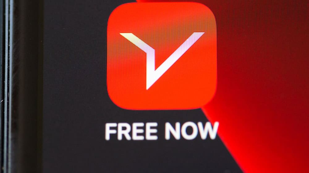 Auf der Mobilitätsplattform Free Now sind in Berlin künftig nur noch Taxis buchbar. (Archivbild) / Foto: Fernando Gutierrez-Juarez/dpa-Zentralbild/dpa
