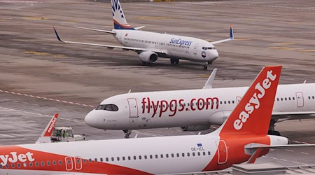 Am Hauptstadt-Flughafen BER droht neuer Streit um Fluglärm. (Symbolfoto) / Foto: Jörg Carstensen/dpa