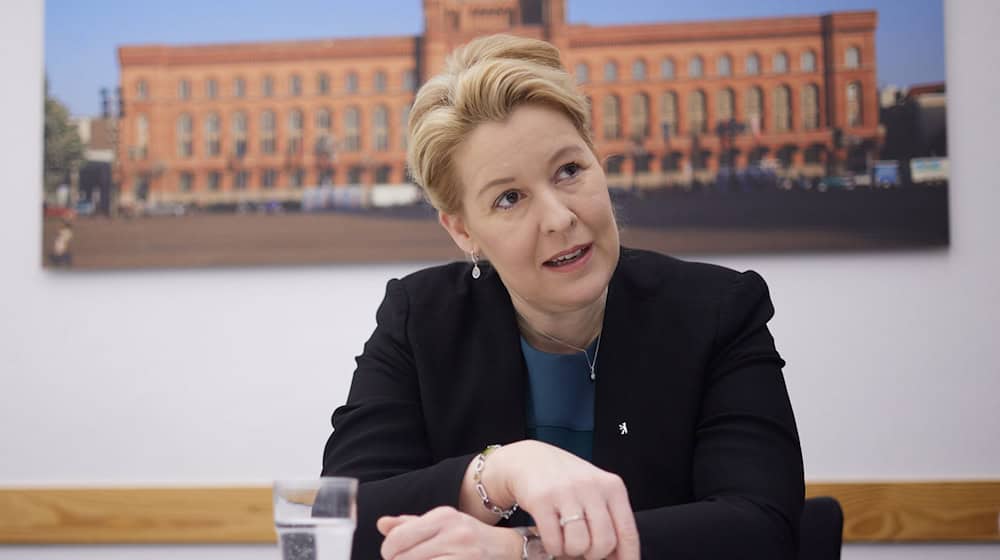 Wirtschaftssenatorin Franziska Giffey (SPD) plädiert dafür, bei der Zusammenarbeit mit Investoren, die sich ans Land wenden, kritisch hinzusehen. (Archivfoto) / Foto: Joerg Carstensen/dpa