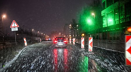 Der Deutsche Wetterdienst kündigt Frost und Glätte in Berlin und Brandenburg an, später soll es schneien. (Symbolbild) / Foto: Jens Kalaene/dpa