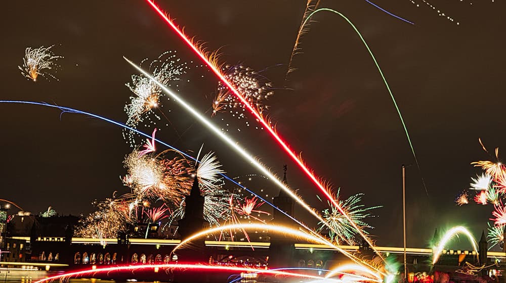 Die Grünen im Berliner Abgeordnetenhaus sehen Böllern an Silvester kritisch und fordern Alternativen. (Archivfoto) / Foto: Paul Zinken/dpa