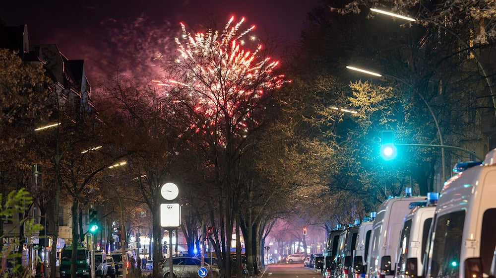 Die Polizei ermittelt nach einem Beitrag eines Influencers in der Silvesternacht.  / Foto: Soeren Stache/dpa