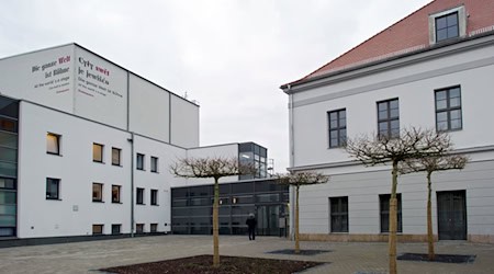 Das Deutsch-Sorbische Volkstheater in Bautzen hat erneut ein Besucherplus erzielt (Archivbild). / Foto: Arno Burgi/dpa