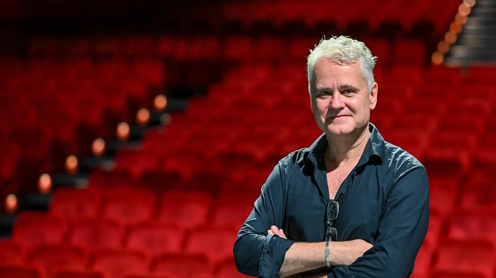 Ist gespannt auf die neue Ausweichspielstätte in Reinickendorf: Theaterchef Martin Woelffer. (Archivbild) / Foto: Jens Kalaene/dpa