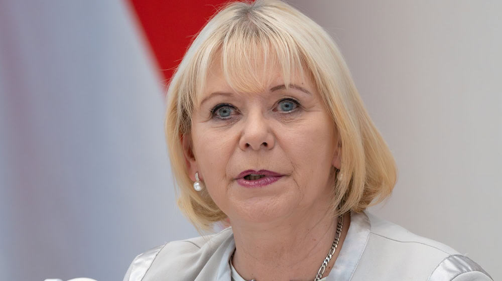 Der Landtag Brandenburg hat der Opfer der Messerattacke in Aschaffenburg gedacht. Landtagspräsidentin Ulrike Liedtke zeigte sich erschüttert (Archivbild). / Foto: Soeren Stache/dpa