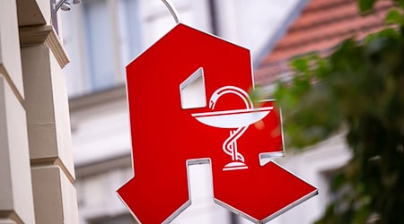 Einer der beiden Täter verletzte bei einem Fluchtversuch einen Polizisten. (Symbolbild) / Foto: Monika Skolimowska/dpa