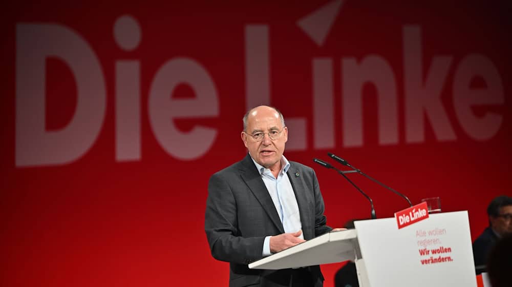 Linken-Politiker Gregor Gysi verfolgt sowohl den 1. FC Union Berlin als auch den FC St. Pauli. / Foto: Sebastian Christoph Gollnow/dpa