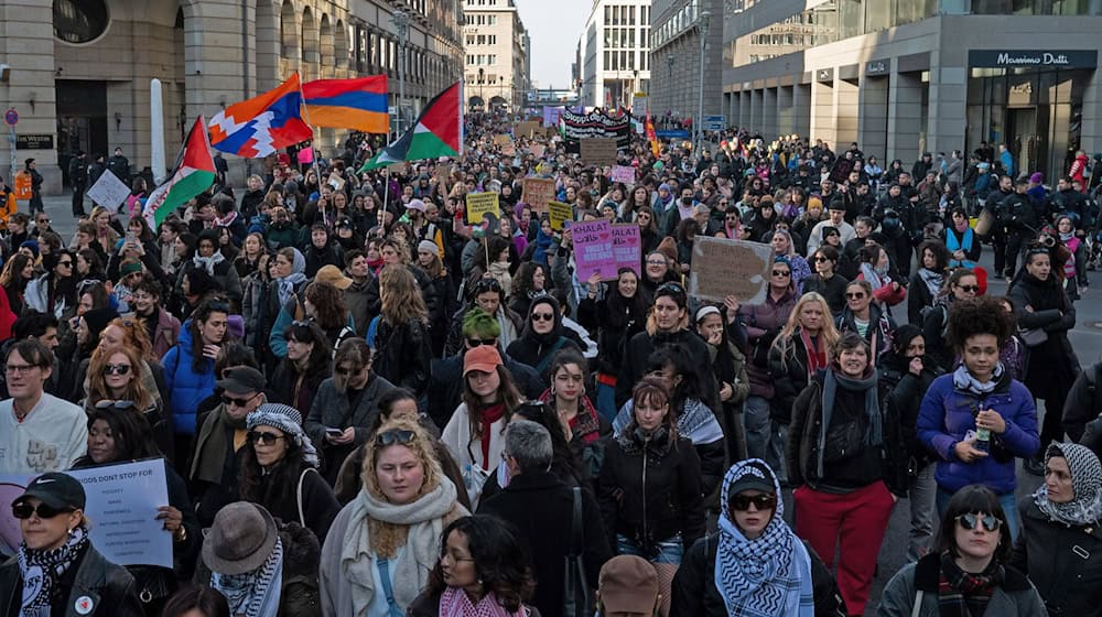 Seit 2019 ist der Internationale Frauentag am 8. März in Berlin ein gesetzlicher Feiertag. (Archivbild) / Foto: Christophe Gateau/dpa