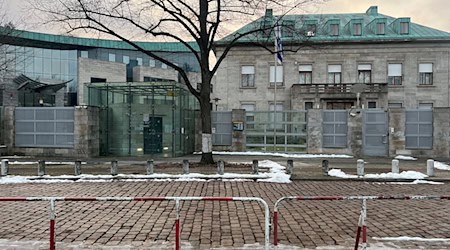 Im Ziel von Anschlagsplänen: Die israelische Botschaft in Berlin. / Foto: Julius-Christian Schreiner/-/dpa