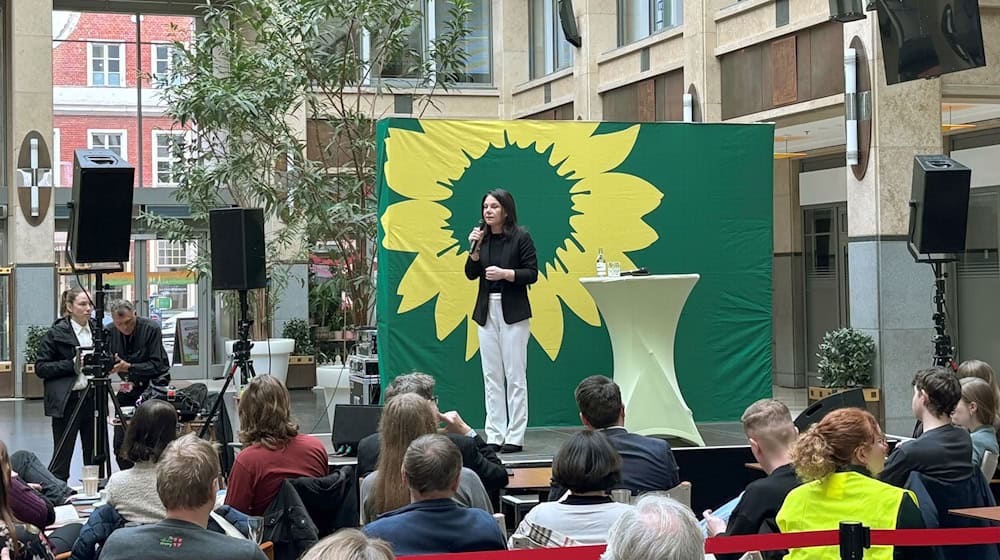 Grünen-Spitzenkandidatin Annalena Baerbock zeigt sich grundsätzlich offen für mögliche Gespräche mit der Union nach der Wahl.  / Foto: Oliver von Riegen/dpa