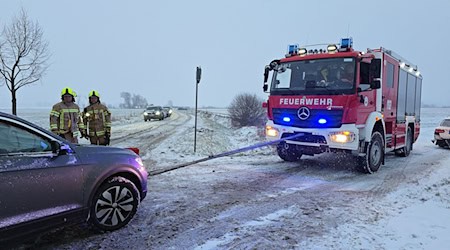 In Brandenburg an der Havel wurden bei witterungsbedingten Unfällen laut Polizei drei Menschen verletzt. / Foto: Cevin Dettlaff/dpa