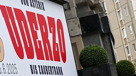 Bis zum 15. Juni ist die Ausstellung zu Albert Uderzo noch zu sehen.  / Foto: Jens Kalaene/dpa