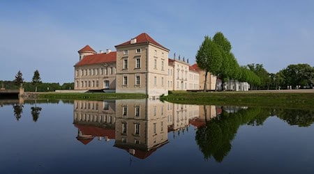 Die Kammeroper Schloss Rheinsberg bietet zum Festivalsommer 2025 unter anderem Werke von Johann Strauss und Wolfgang Amadeus Mozart (Archivbild). / Foto: Soeren Stache/dpa