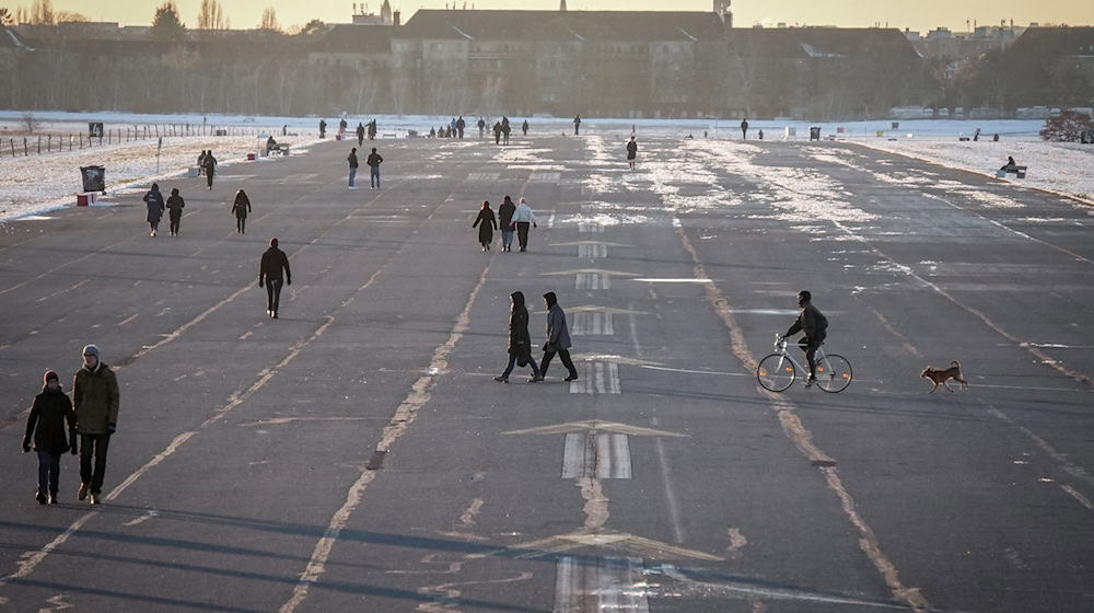 In Berlin und Brandenburg sinken die Temperaturen nachts weit unter den Gefrierpunkt. / Foto: Kay Nietfeld/dpa