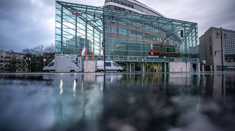 Vor der Bundeszentrale der CDU sind für den Abend der Bundestagswahl Proteste angekündigt. (Illustration) / Foto: Michael Kappeler/dpa