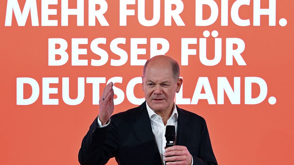 Kanzler Scholz ruft die demokratischen Parteien zu Zusammenarbeit auf.  / Foto: Soeren Stache/dpa