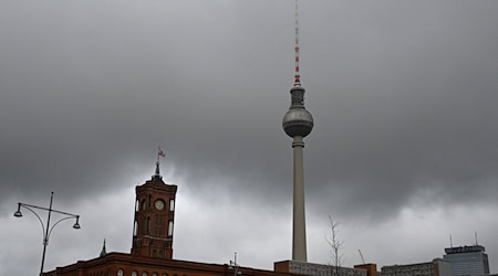 Das Wetter wird ziemlich trüb in Berlin und Brandenburg. (Archivbild) / Foto: Jens Kalaene/dpa