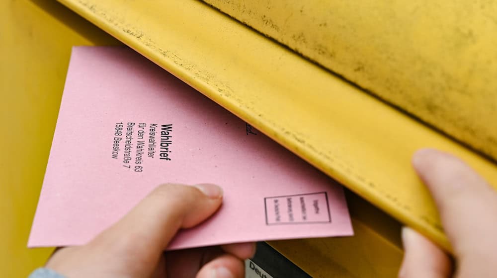 Die Briefwahl ist bei der Bundestagswahl in mehreren Städten Brandenburgs beliebt. (Archivbild). / Foto: Patrick Pleul/dpa-Zentralbild/dpa