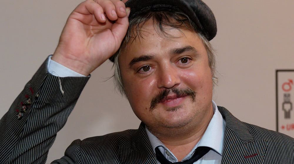 Der britische Musiker Pete Doherty zeigt seine Kunstwerke in Berlin. (Archivbild) / Foto: Henning Kaiser/dpa