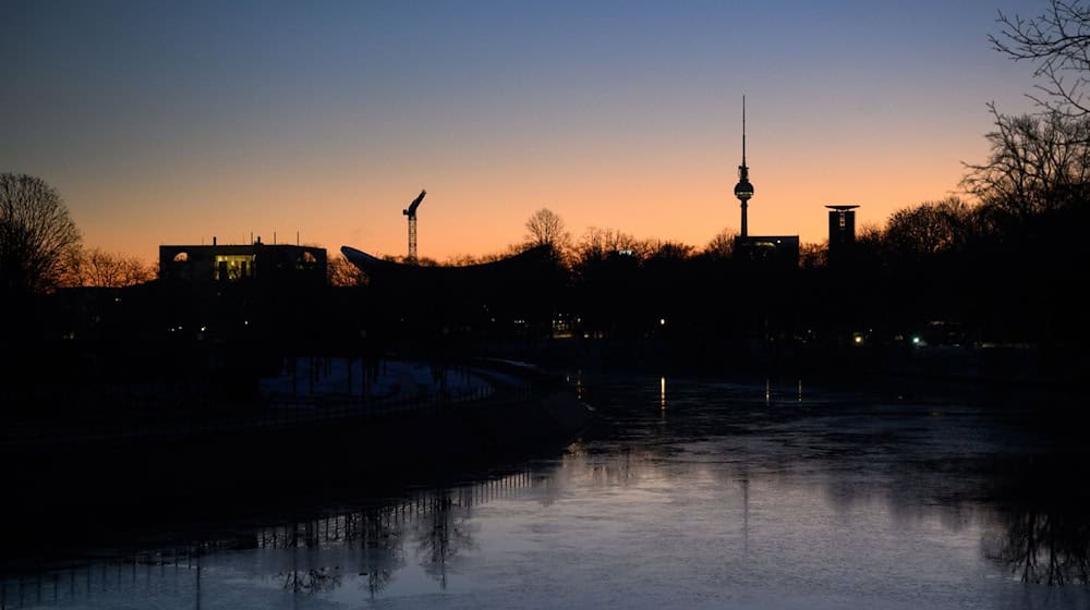 Auf milde Temperaturen und etwas Regen können sich die Menschen in Berlin und Brandenburg einstellen. (Symbolbild) / Foto: Bernd von Jutrczenka/dpa