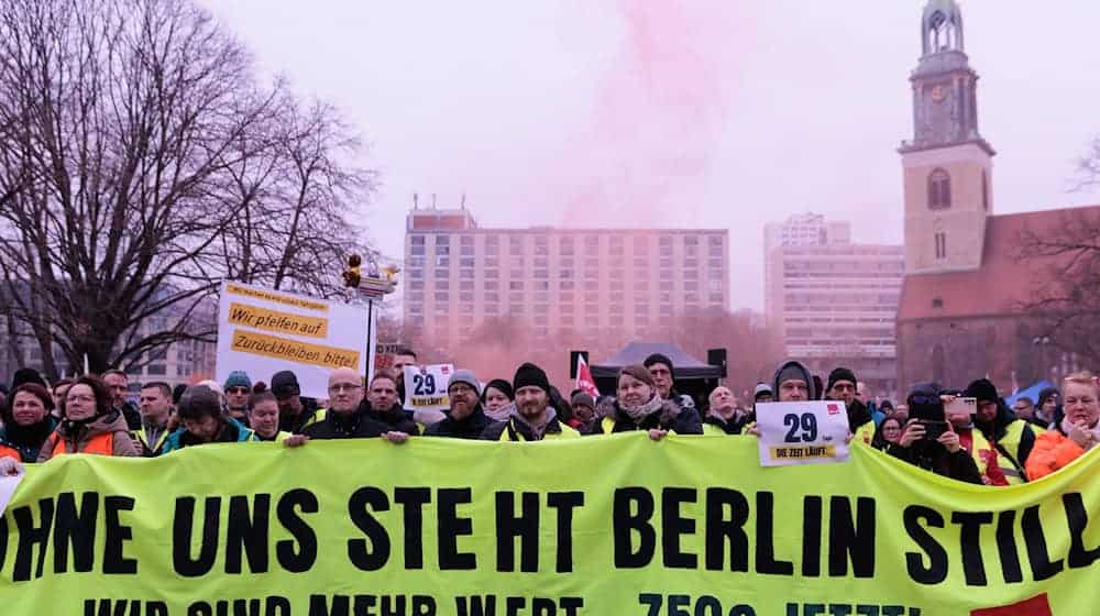 Bereits zwei Mal hat Verdi im laufenden Tarifstreit bei der BVG gestreikt. (Archivbild) / Foto: Carsten Koall/dpa