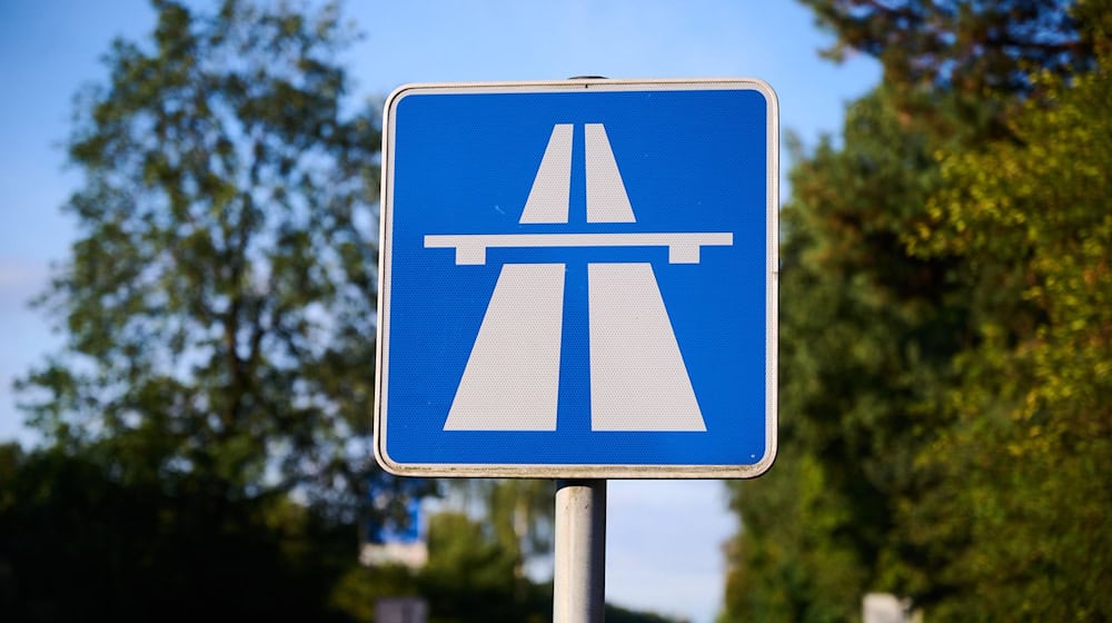 Auf der A115 müssen sich Autofahrer für längere Zeit auf Einschränkungen einstellen. (Archivbild) / Foto: Annette Riedl/dpa