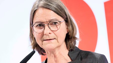 Die Vorsitzende des DGB Berlin-Brandenburg, Katja Karger, hielte eine Auflösung des Personalfonds in Brandenburg für falsch (Archivbild). / Foto: Carsten Koall/dpa