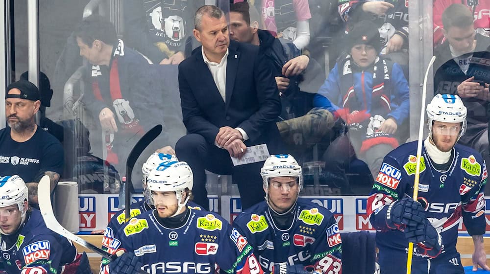 Eisbären-Coach Aubin rechnet mit einer schweren Viertelfinalserie gegen die Straubing Tigers. / Foto: Andreas Gora/dpa