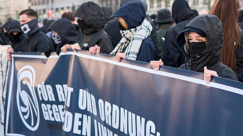 Neonazis bei einer Demonstration am 22. Februar in Berlin. / Foto: Michael Ukas/dpa