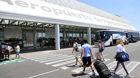Kein Ziel wird von Deutschland häufiger angeflogen als Mallorcas Hauptstadt Palma.  / Foto: Clara Margais/dpa