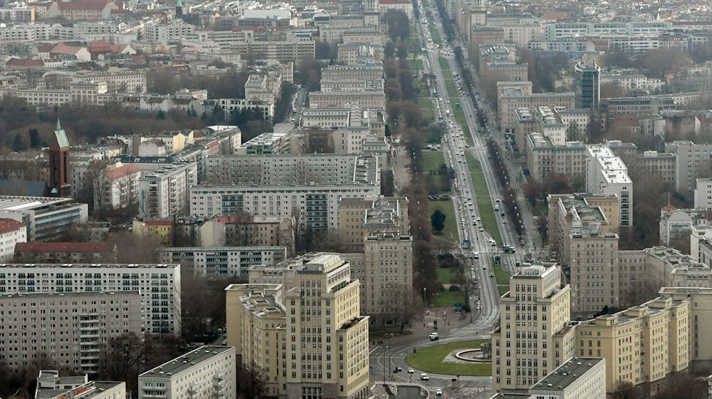Das Verwaltungsgericht Berlin hat sich mit der Sanierung eines  DDR-Prestigebaus befasst. (Archivbild)  / Foto: Jens Kalaene/dpa-Zentralbild/ZB